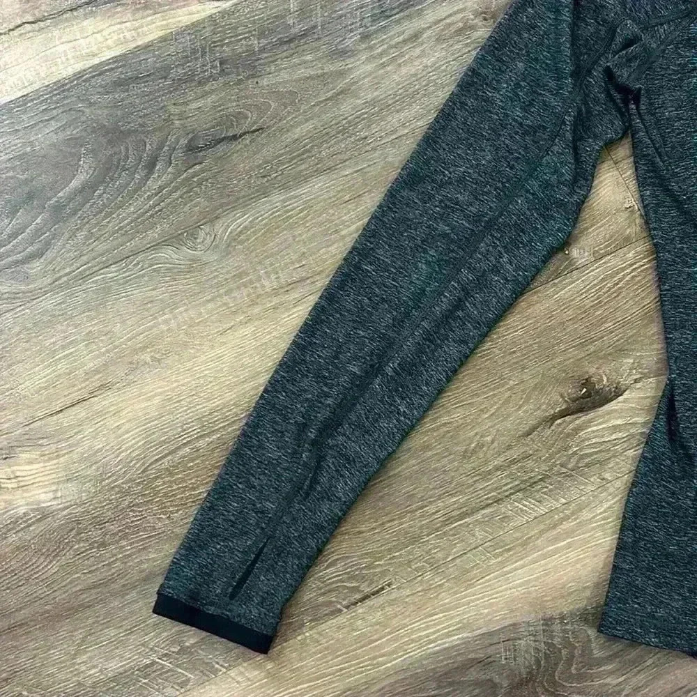 Lululemon Women’s Pace Pusher long sleeve shirt black/gray with back pocket sz8 - Picture 5 of 16